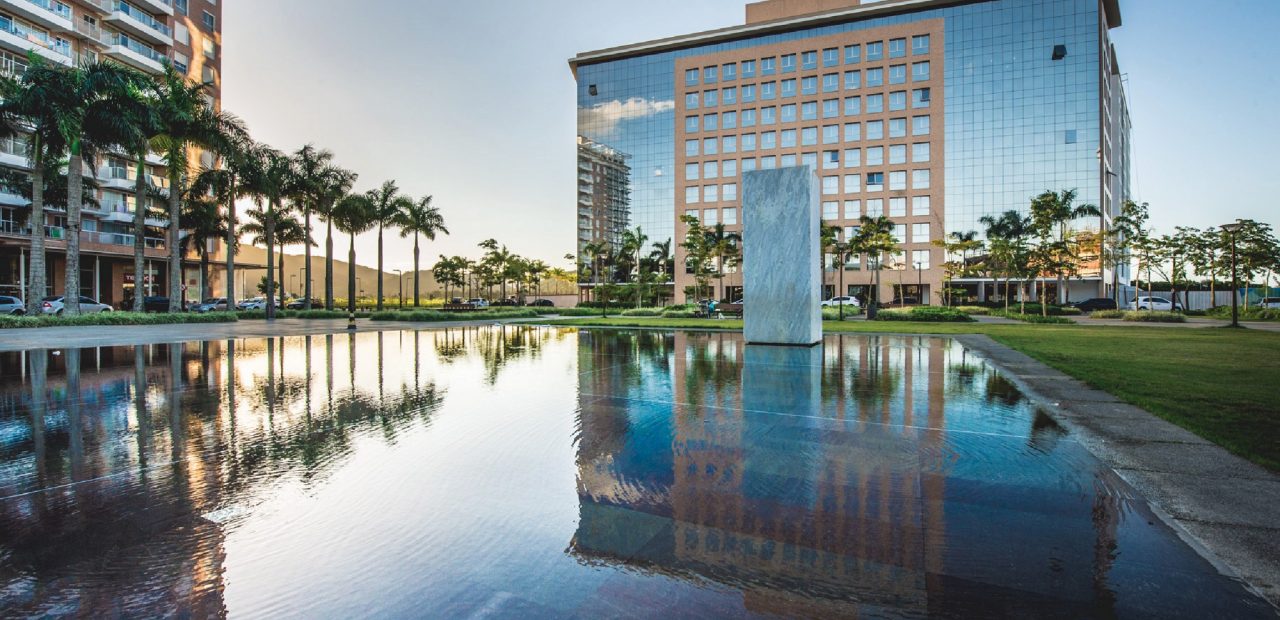 A reflecting pool reflects the new building, conceived to attract companies to the compound